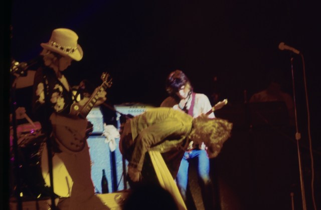 A bend or a curtsy on stage in '72 ... or is it just warming up for the next number?