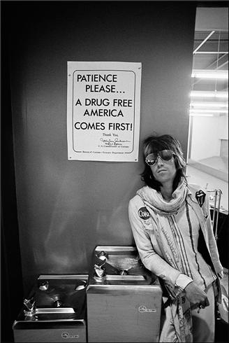 Patience Please. Coke-lover Keith teaches the world to sing while he waits for his dealer? Photo by the great Ethan Russell.